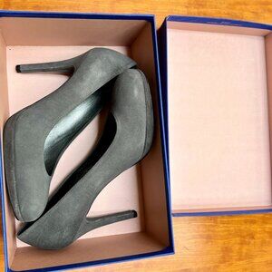 Stuart Weitzman - LARSA Suede Pump - LIKE NEW